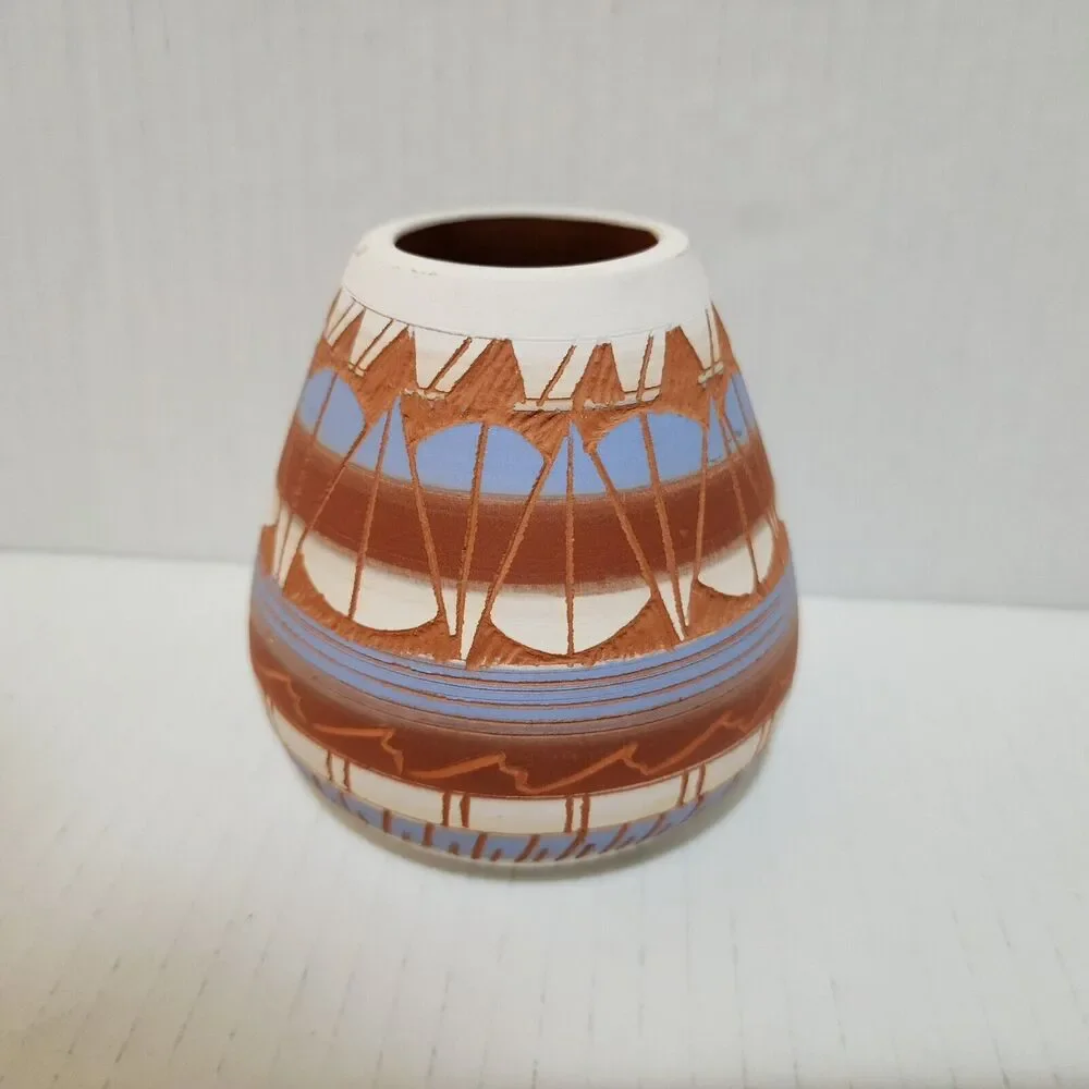 Navajo Native American Etched Pottery Vase Pot Brown Blue White 3.5 Signed Ella